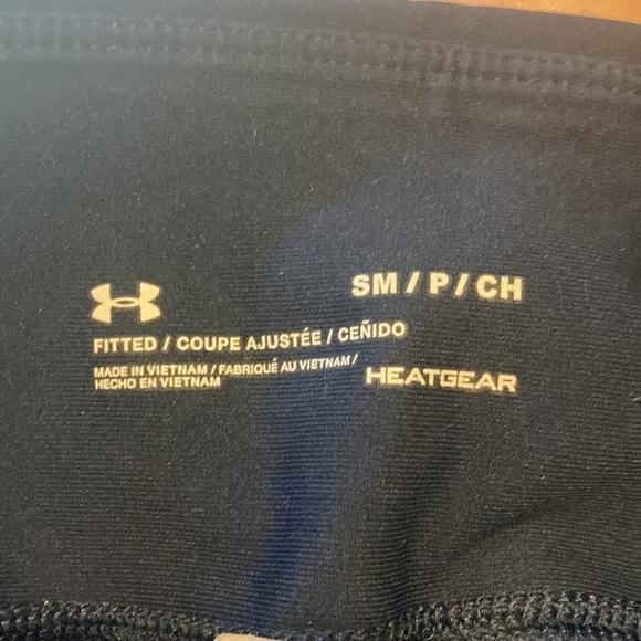 Under armor leggings, size, small, navy blue mid calf length - Picture 6 of 7